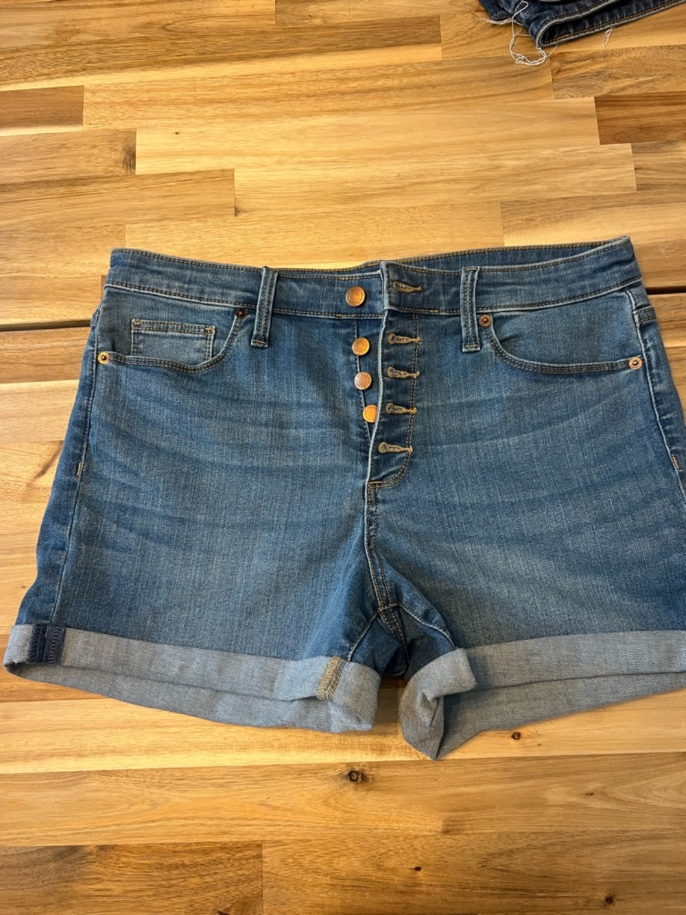 Universal Thread Medium Blue High-Rise Button-Fly Denim Shorts NWOT